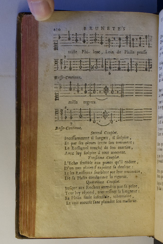 page 220 : Couplet : Jusqu'aux Rochers entendris par sa peine. / L'Echo sensible aux peines.