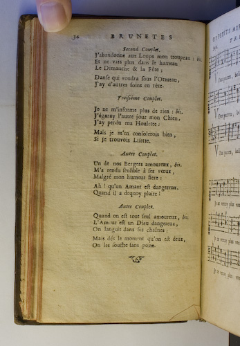 page 34 : Couplet : J'abandonne aux loups mon troupeau. / Je ne m'informe plus de rien / Quand on est tout seul amoureux. / Un de nos Bergers amoureux