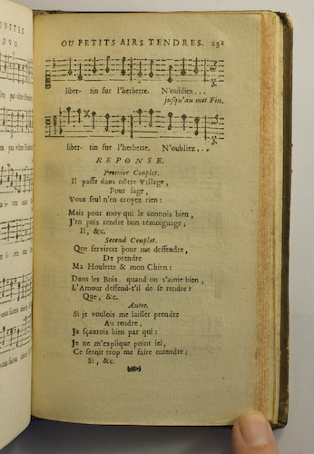 page 231 : Couplet : Il passe dans notre Village. / Que serviroit pour me dfendre. / Si je voulois me laisser prendre.